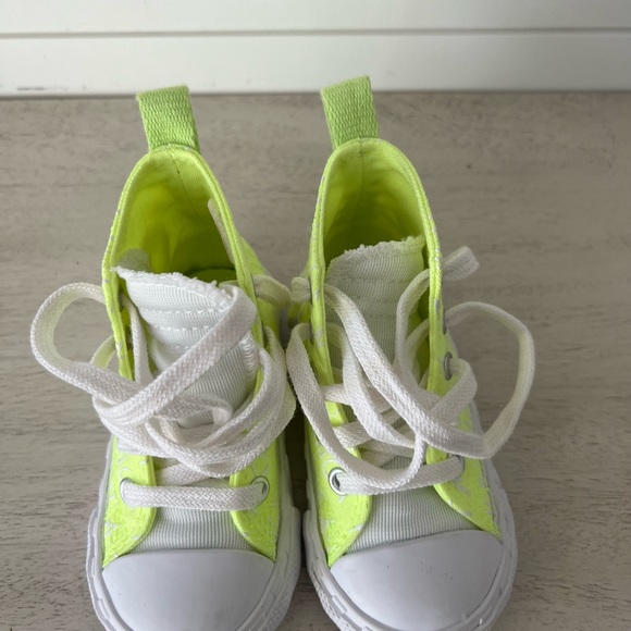 Neon green and white high top converse baby shoes size 5 - Picture 12 of 14